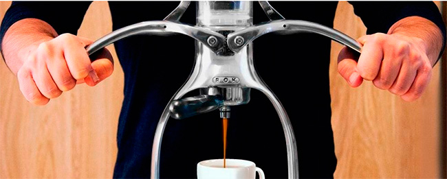 ROK-Espresso-Maker-e-o-preparo-manual-do-cafe
